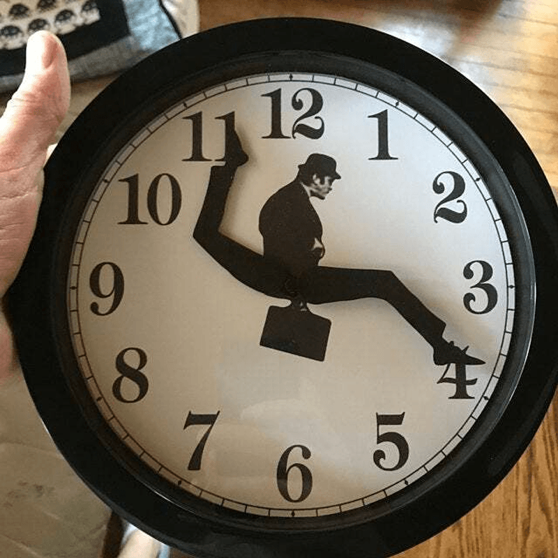 Finebay™ Ministry of Silly Walks Clock